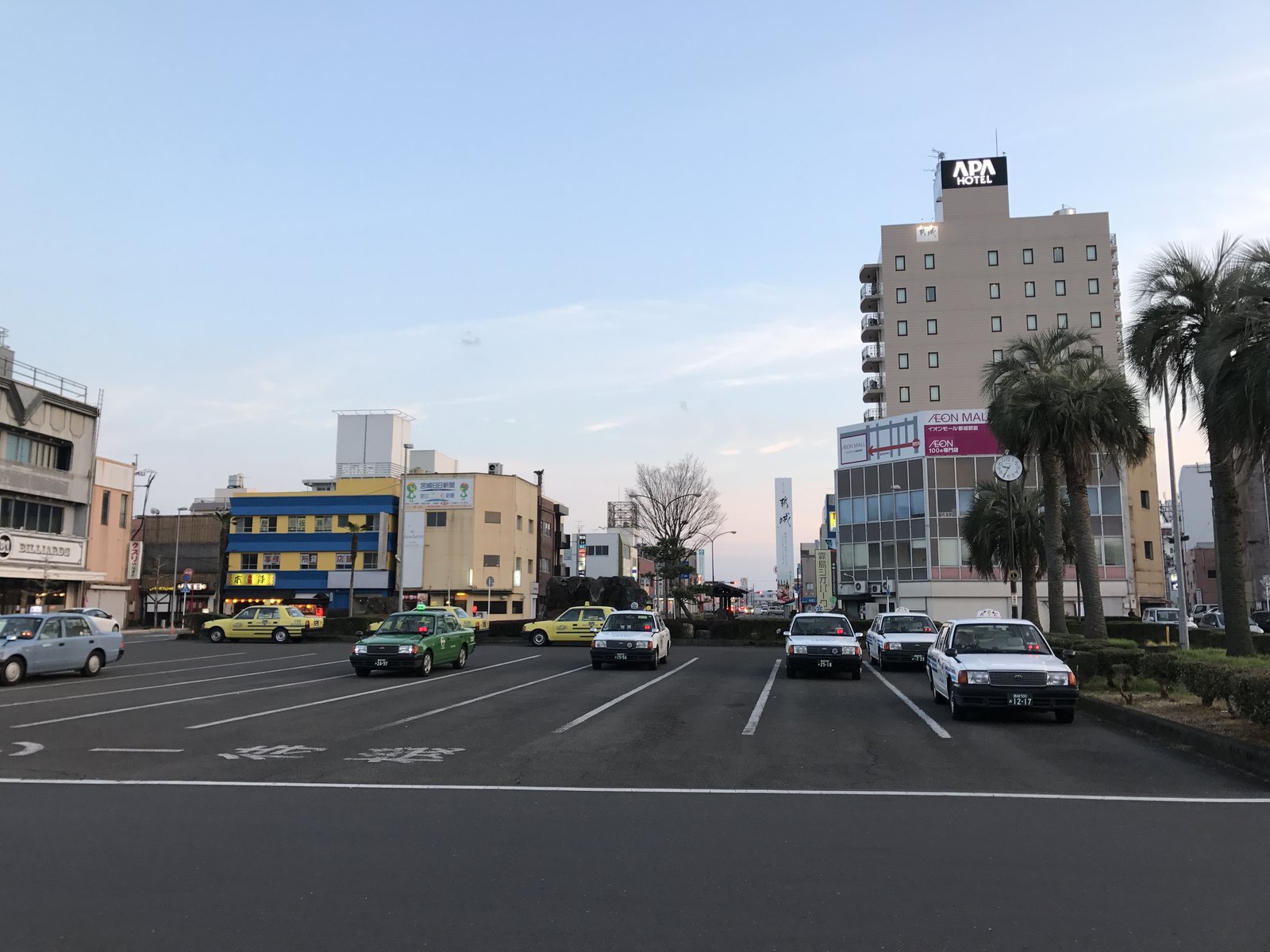 都城駅前の街並み