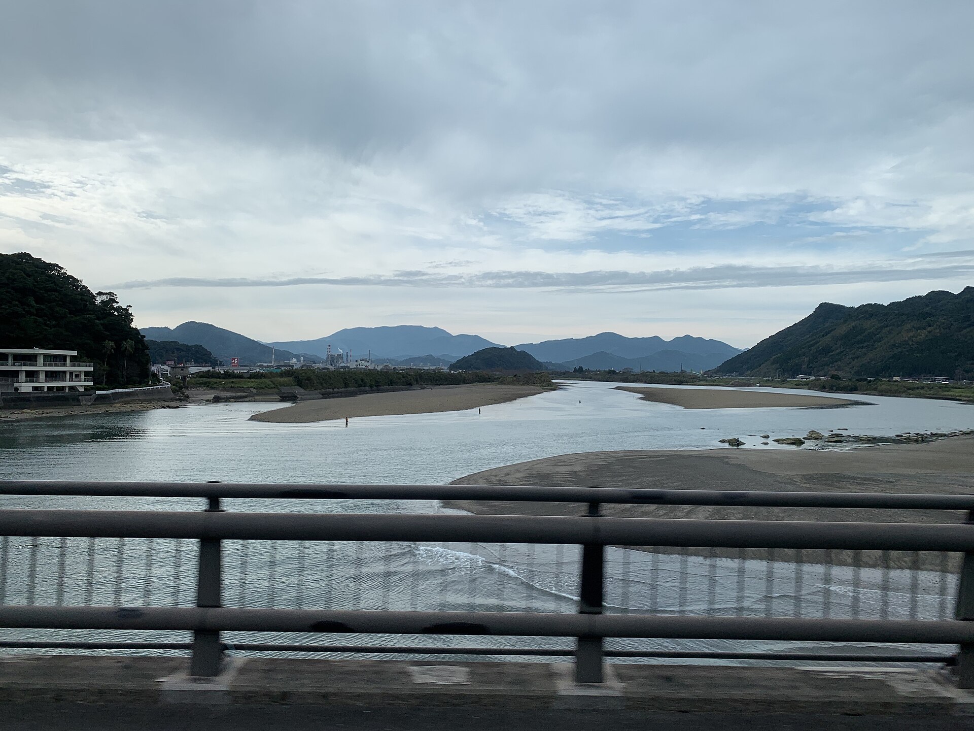 広渡川の河口方面