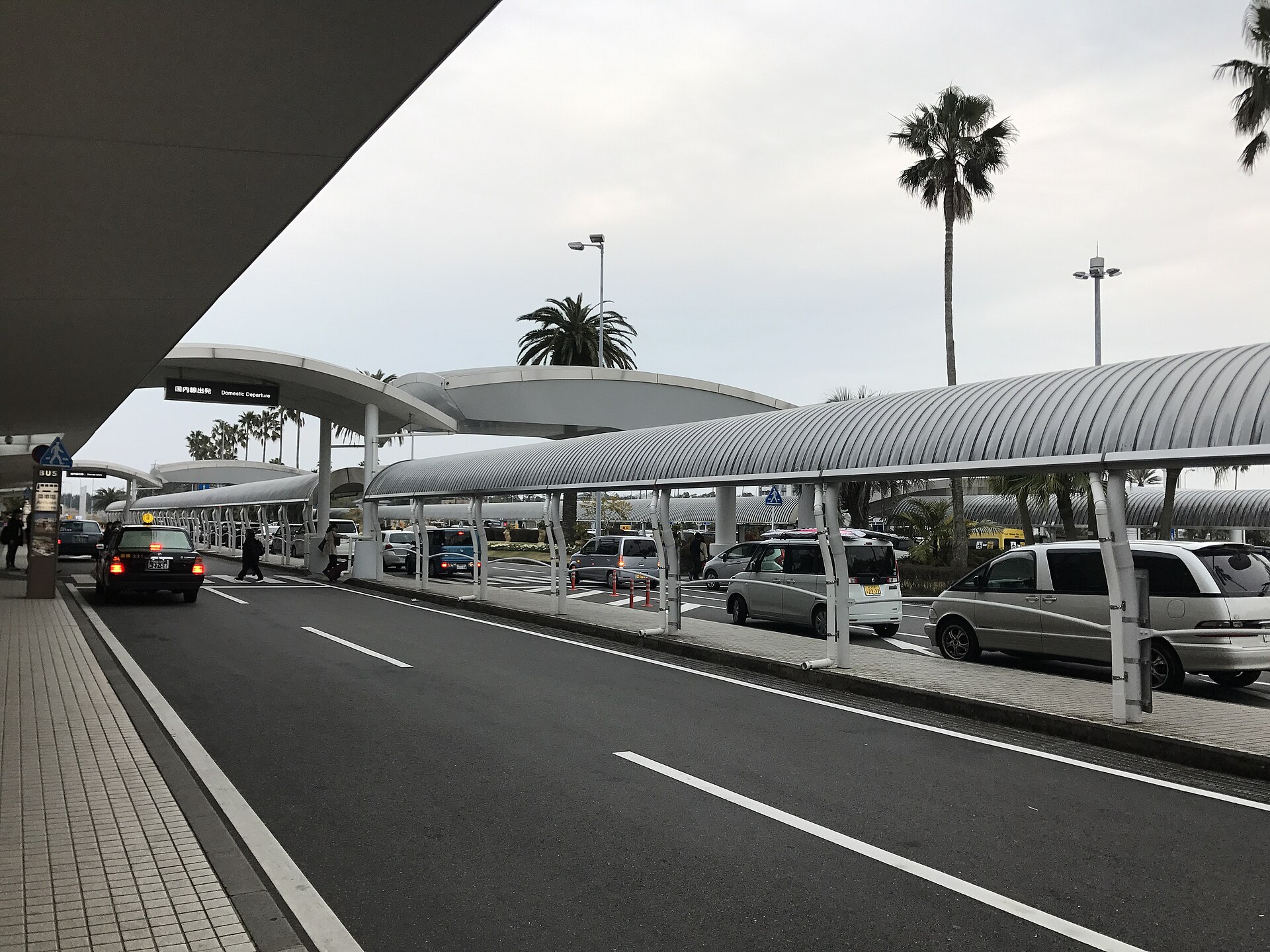 宮崎空港前の乗降スペース