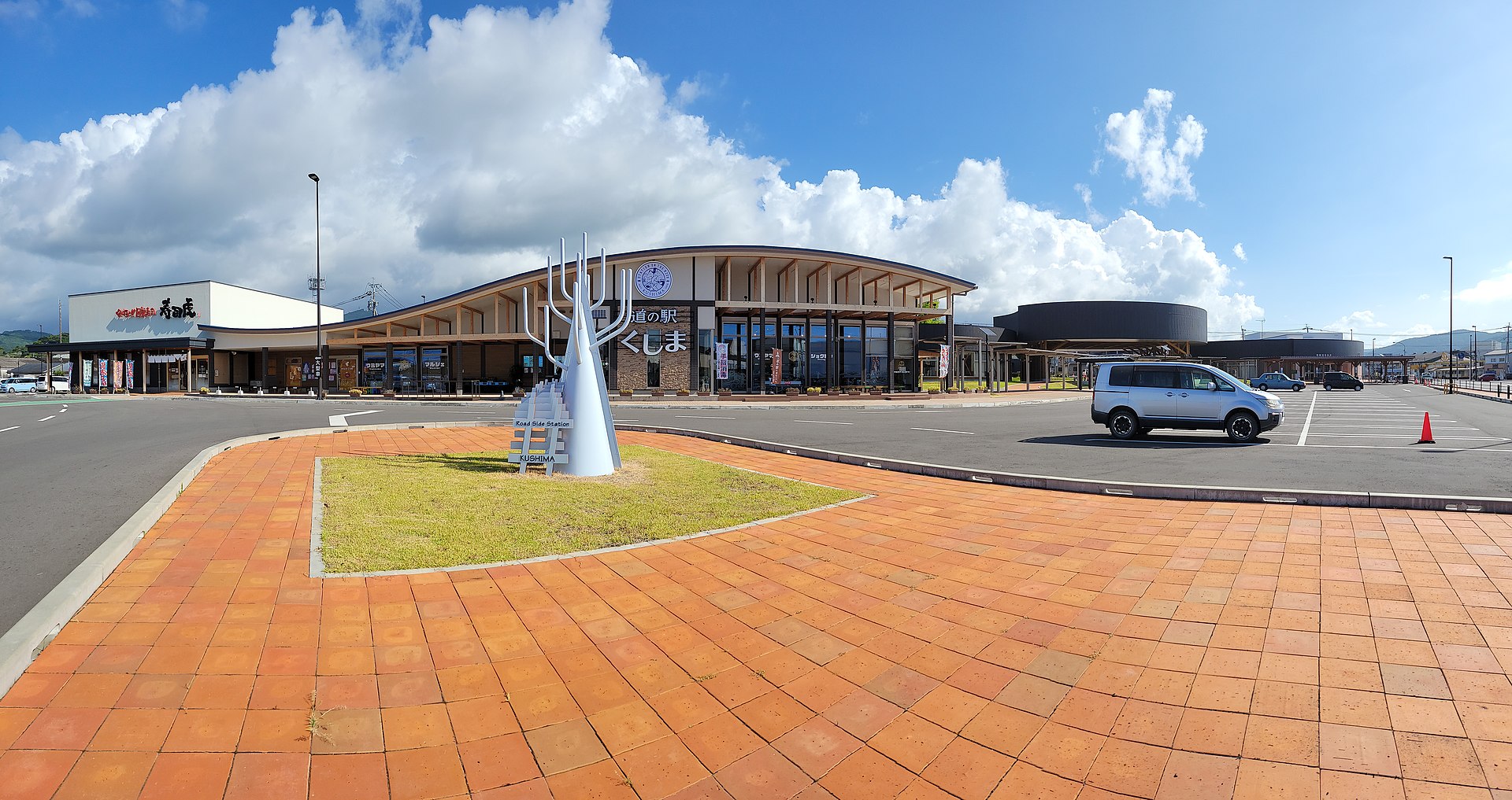 宮崎県串間市の道の駅くしま。大束地区を含む串間市の農産物が並ぶ物産・直売の拠点です