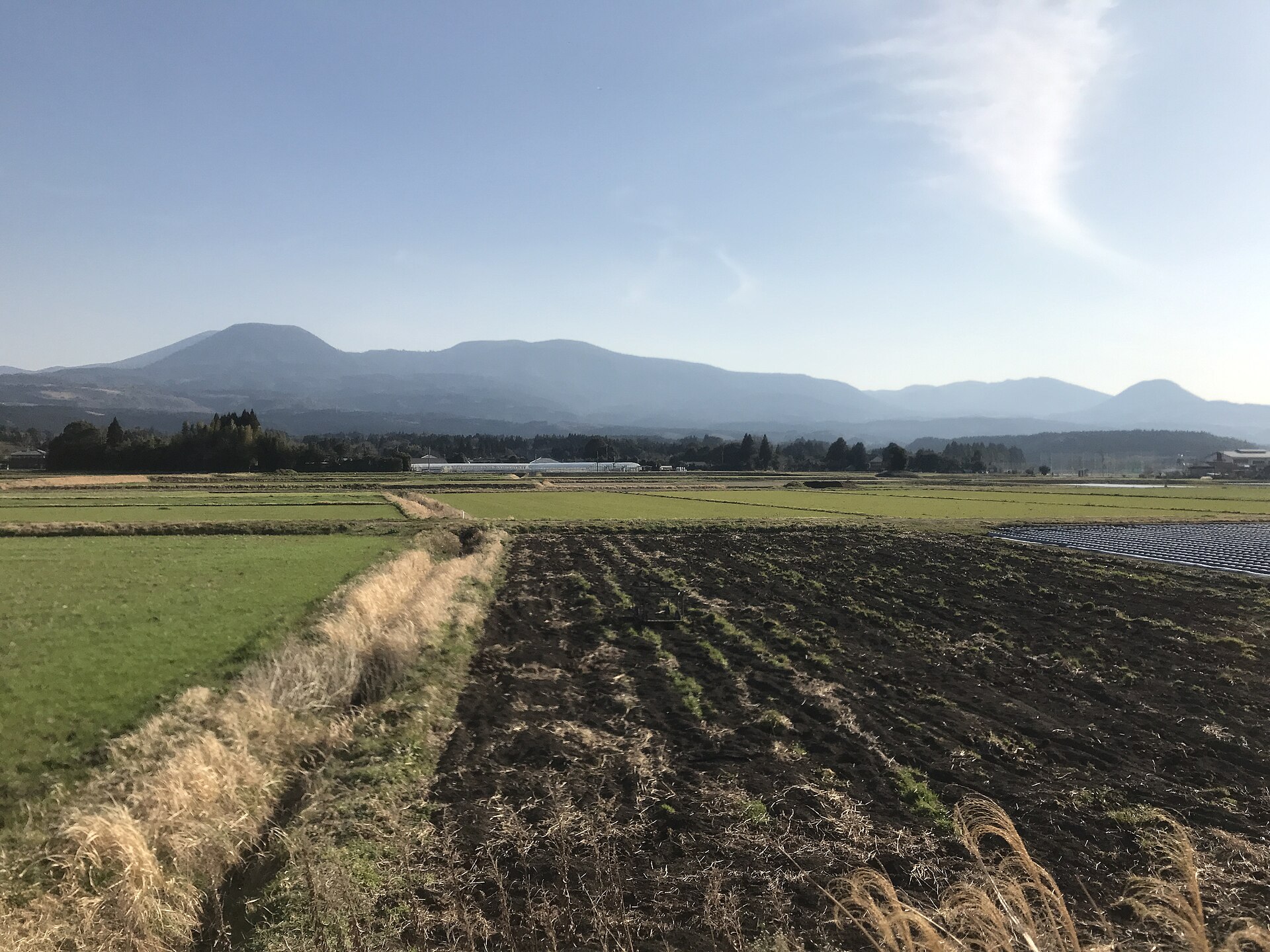 飯野平野から望む霧島連山