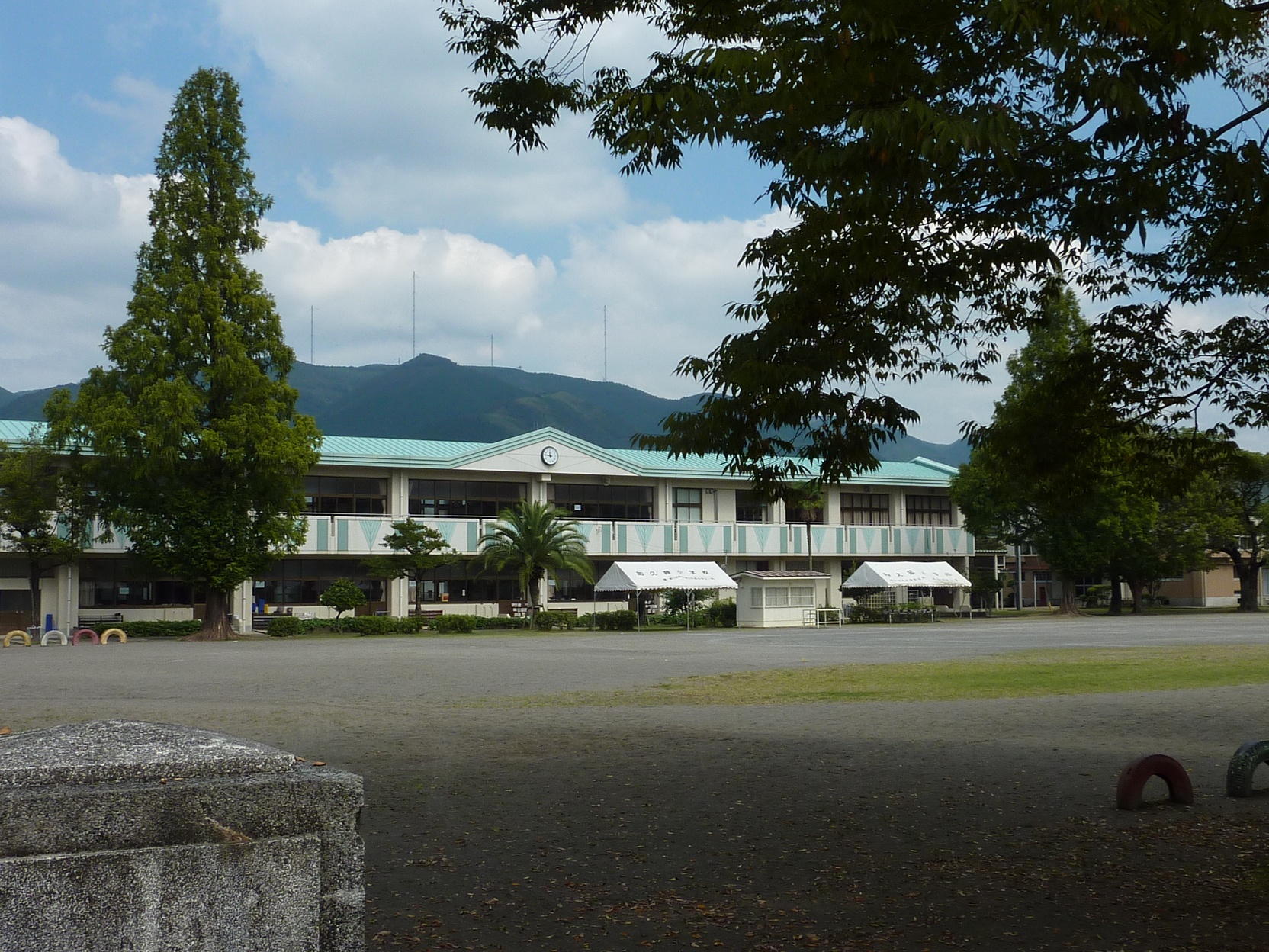 加久藤小学校の校舎