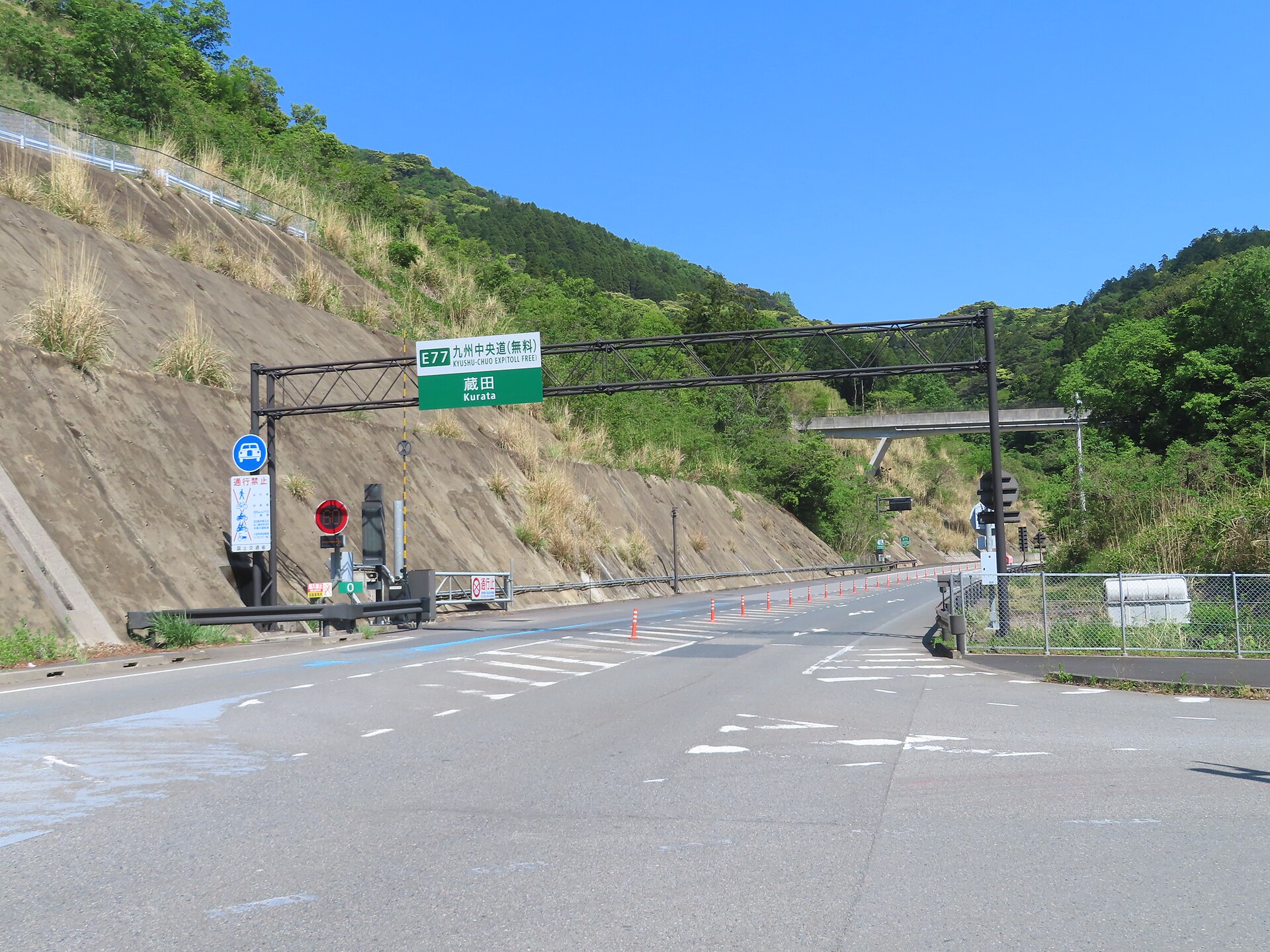 蔵田交差点の九州中央道入口
