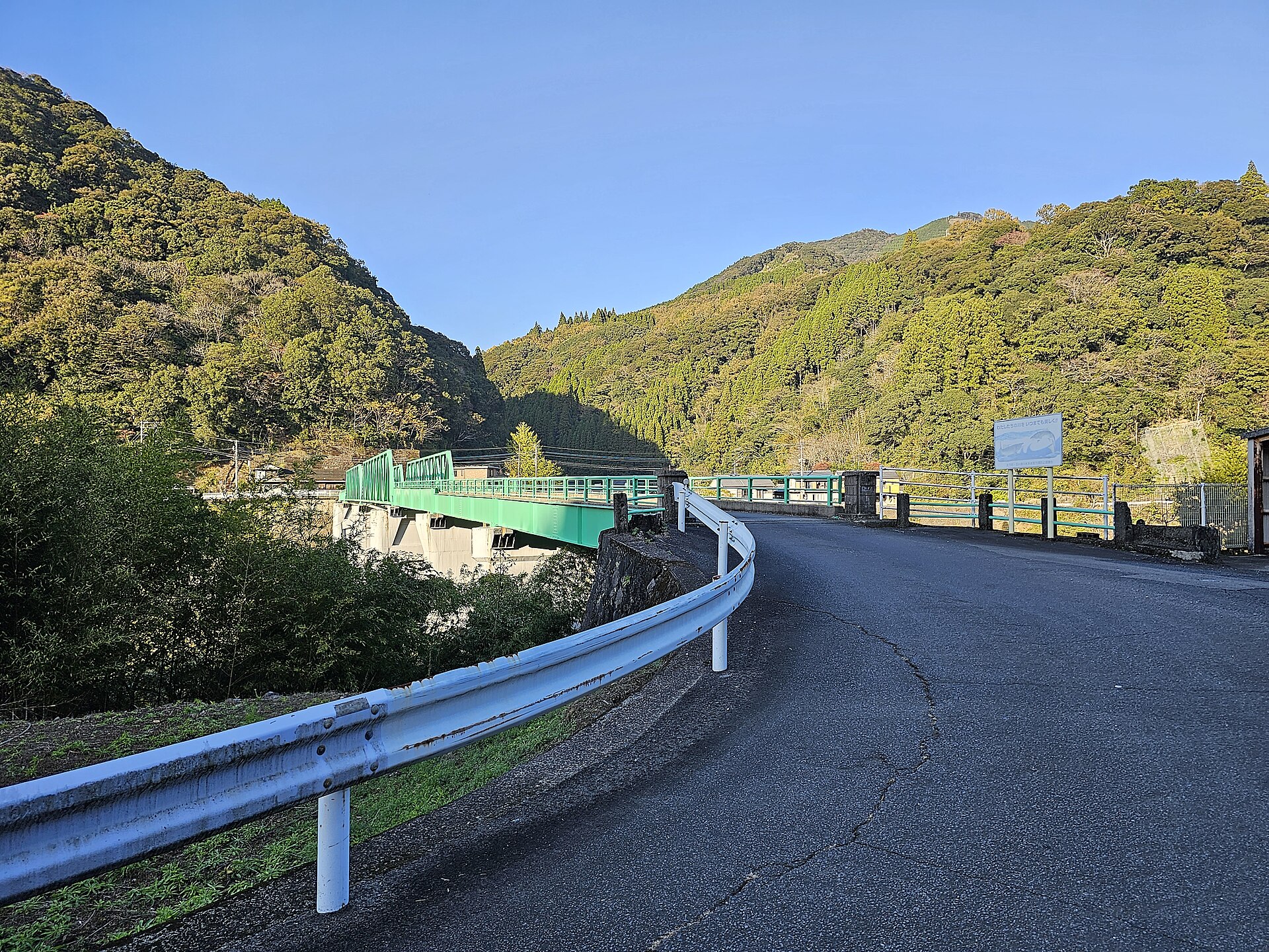 五ヶ瀬川に架かる早日渡橋