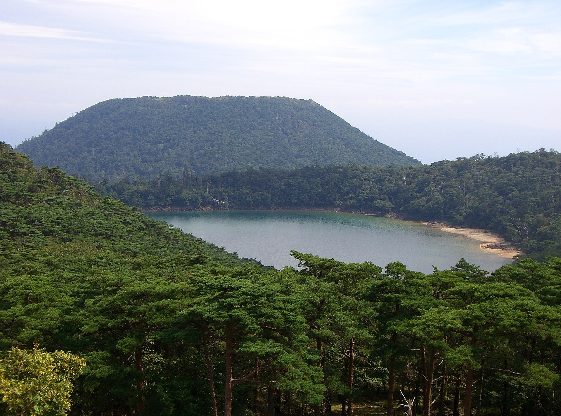 甑岳を望む六観音御池