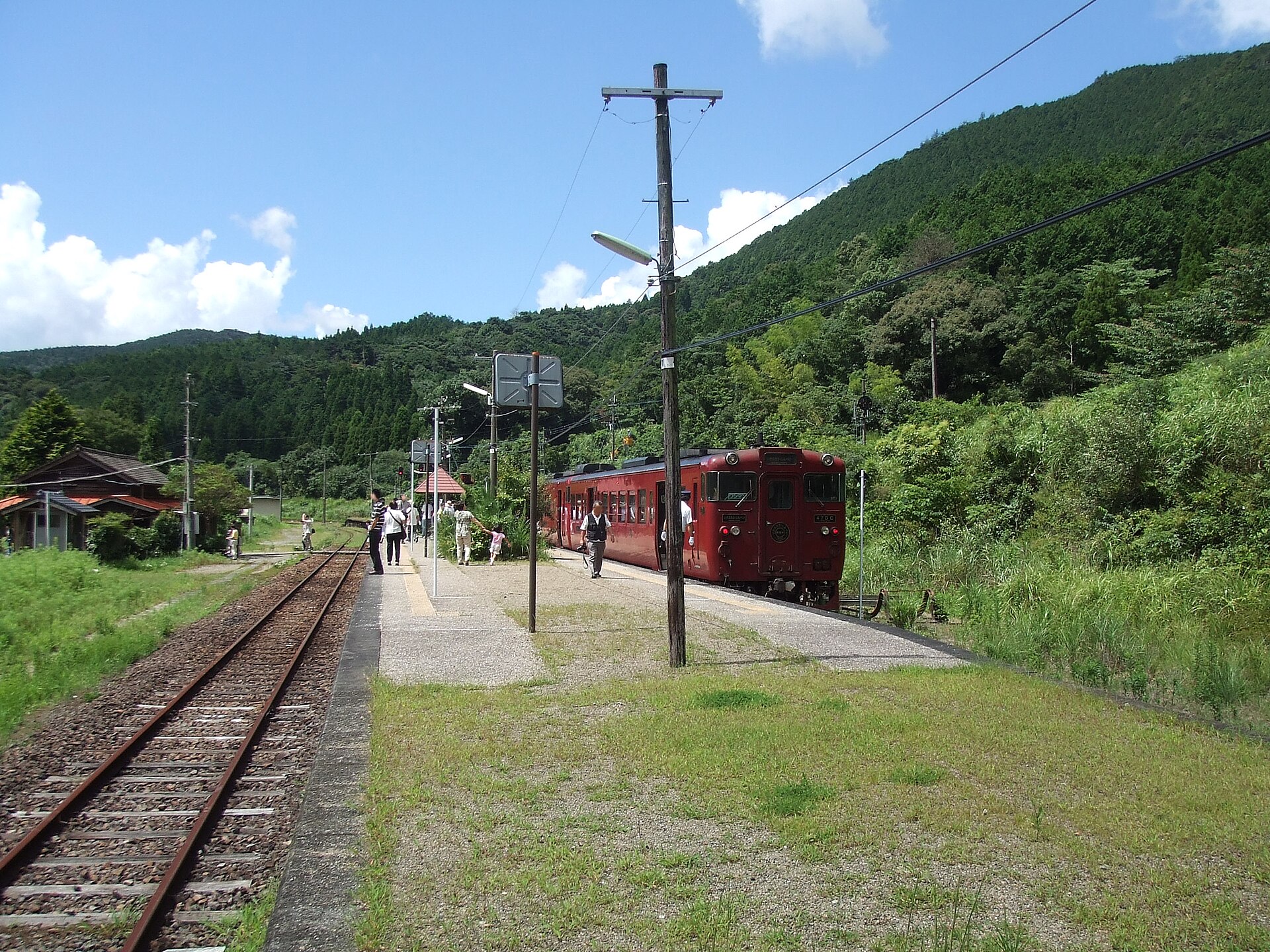 真幸駅のホーム内部