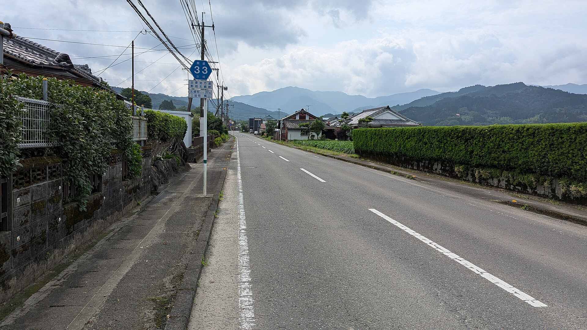 宮崎県道33号の標識（三股町梶山）