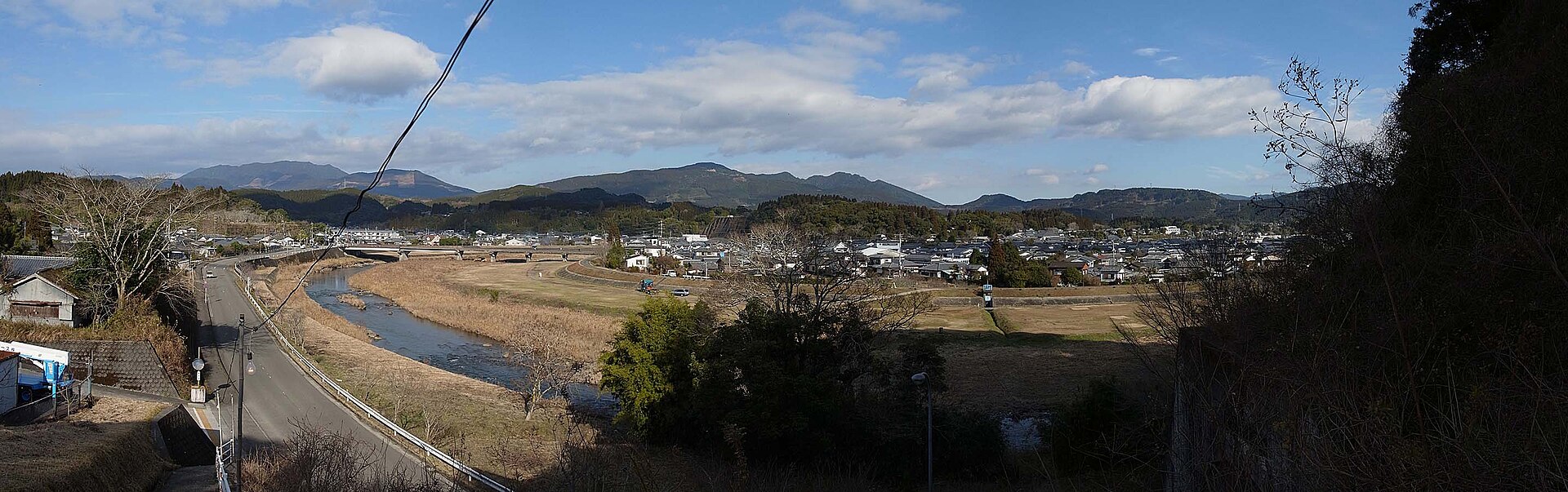 酒谷川と飫肥の町並み
