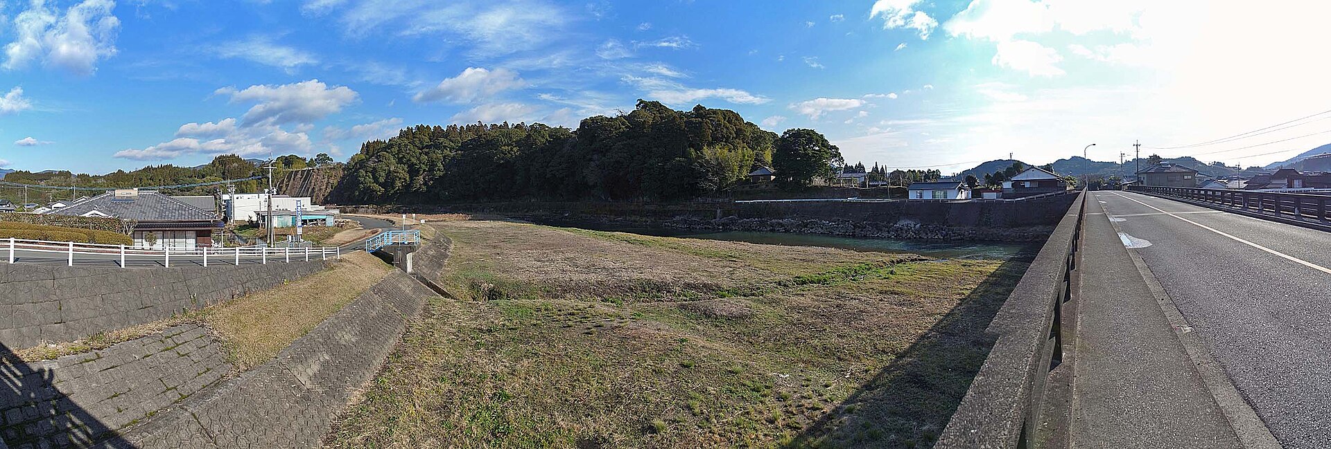 酒谷川に架かる橋