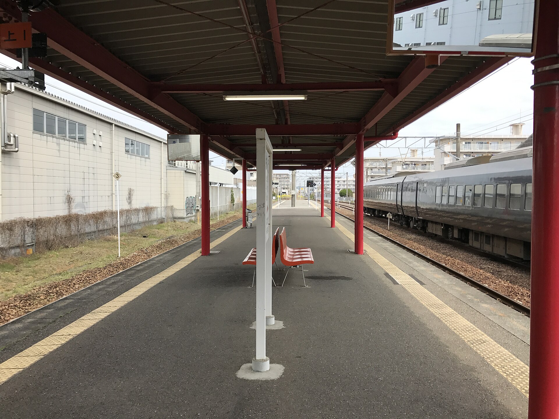 宮崎神宮駅のホーム
