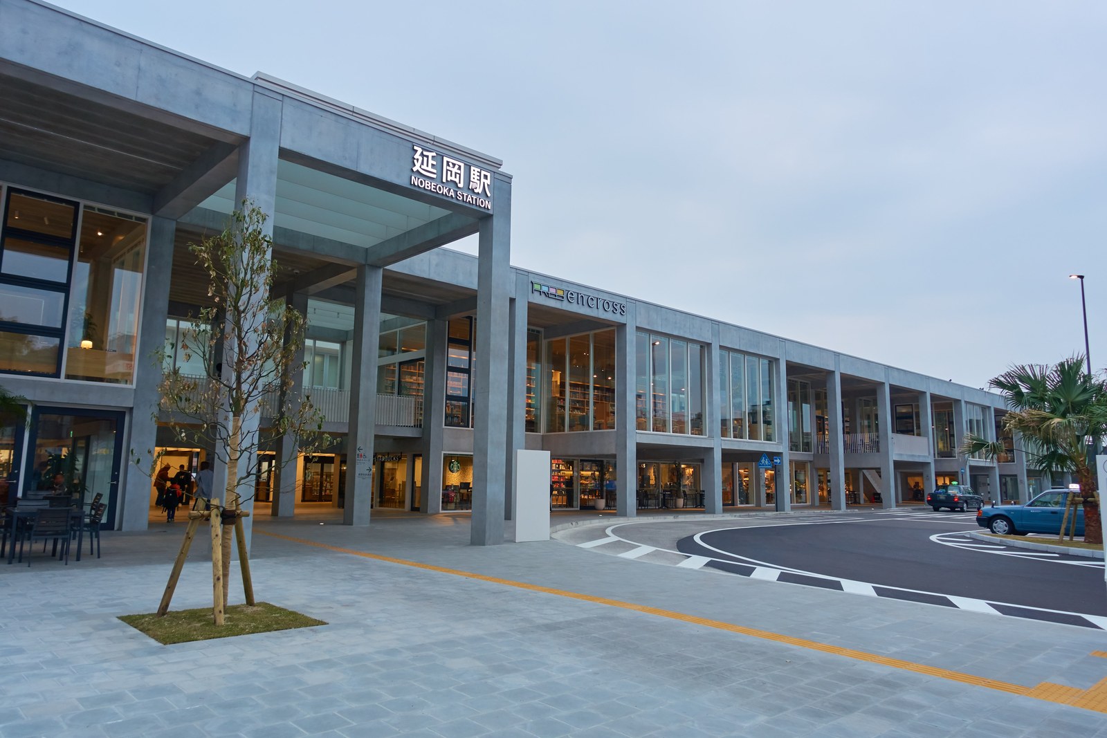 延岡駅とエンクロス