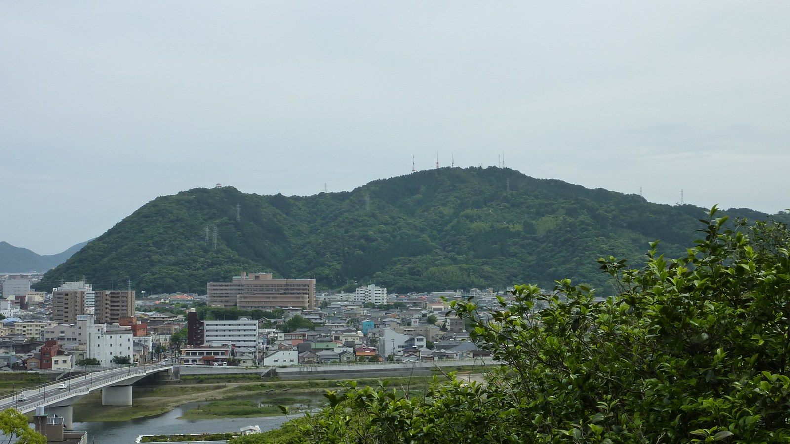 城山から見た愛宕山方面