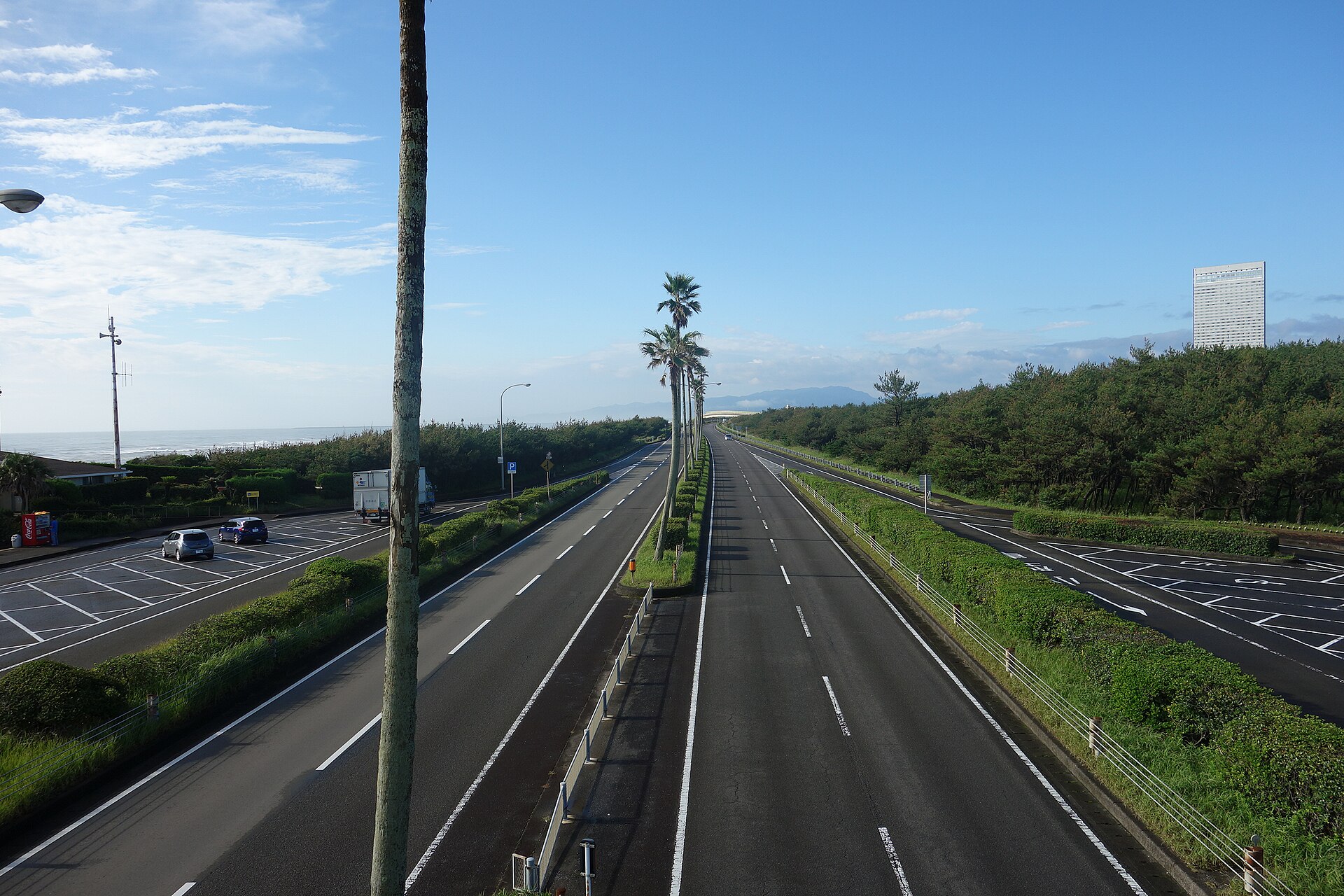 一ツ葉有料道路北線と一ツ葉海岸