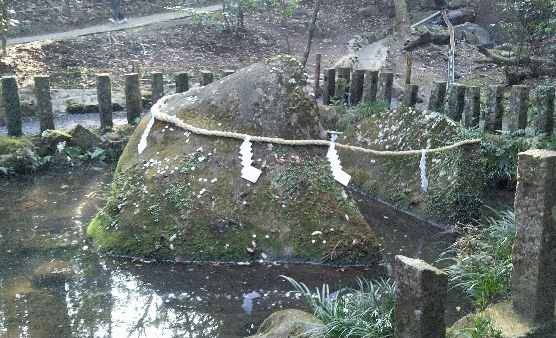 東霧島神社の神石