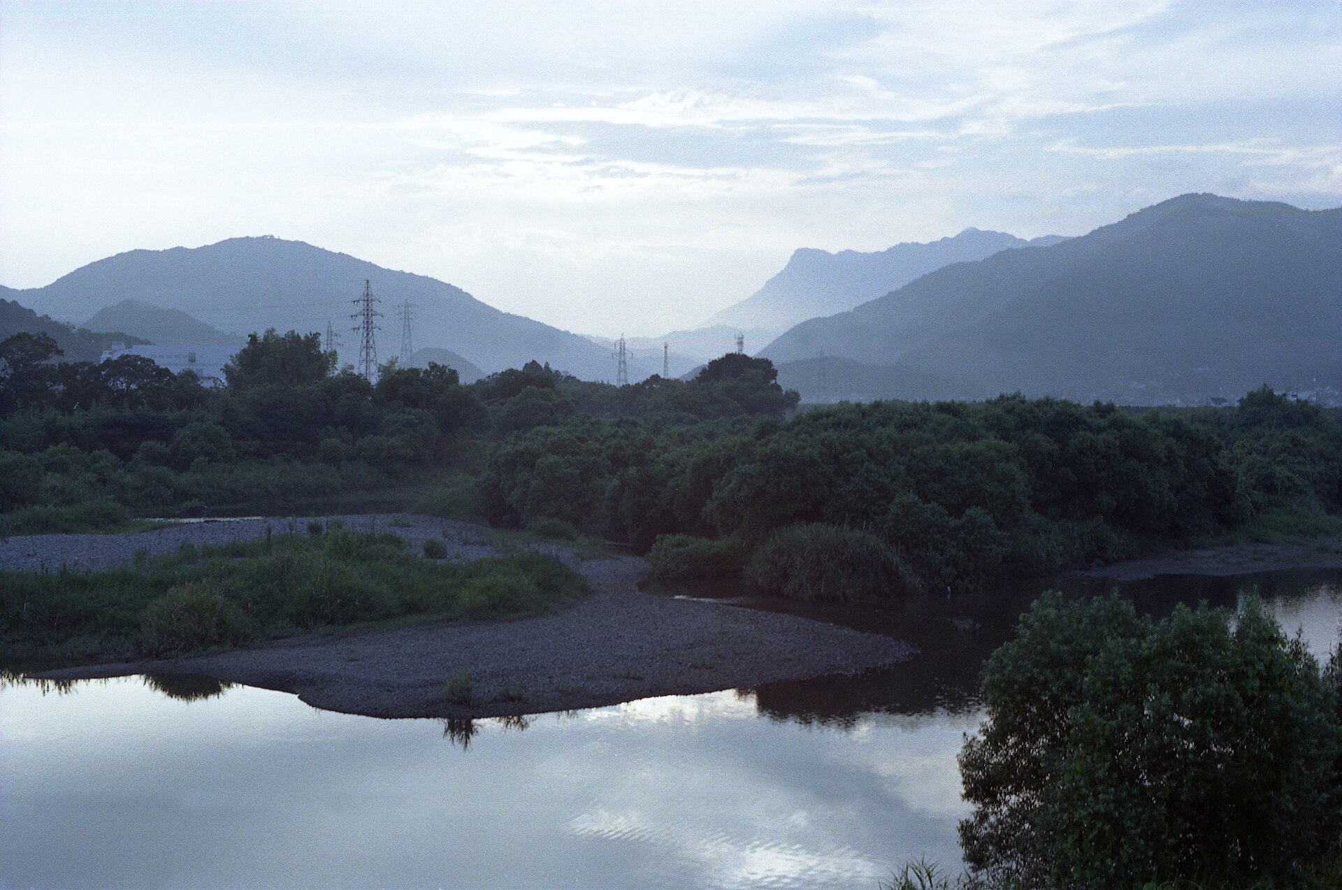 祝子川の川辺