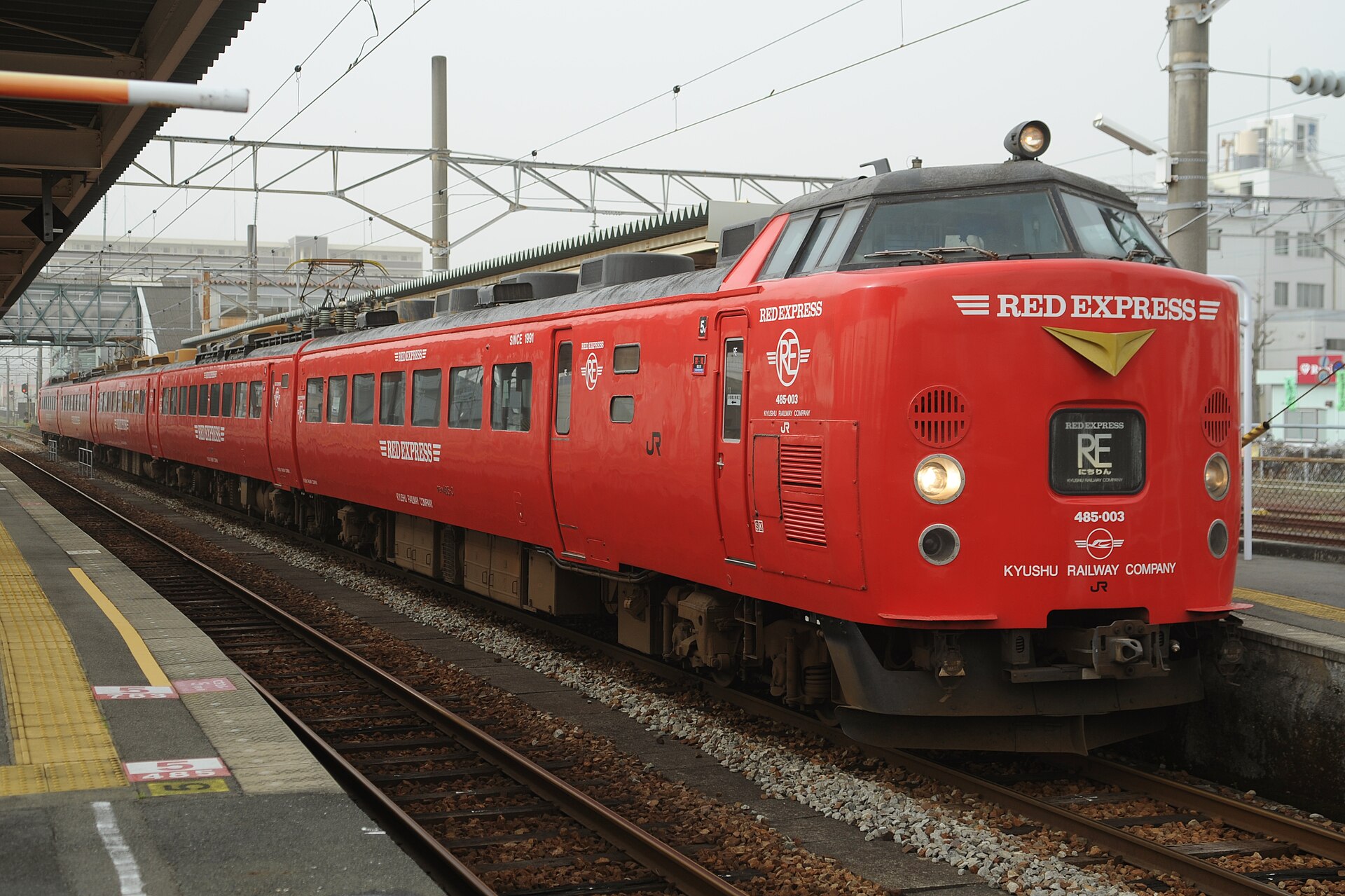 南延岡駅に停車する特急にちりん