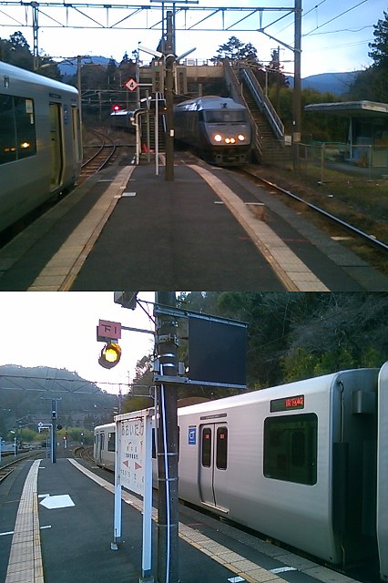 青井岳駅で行き違う列車