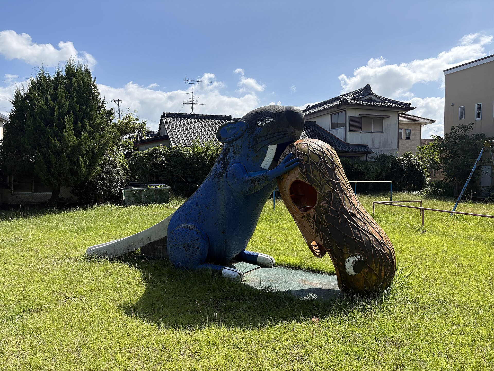 都原第4街区公園の動物の形をしたすべり台